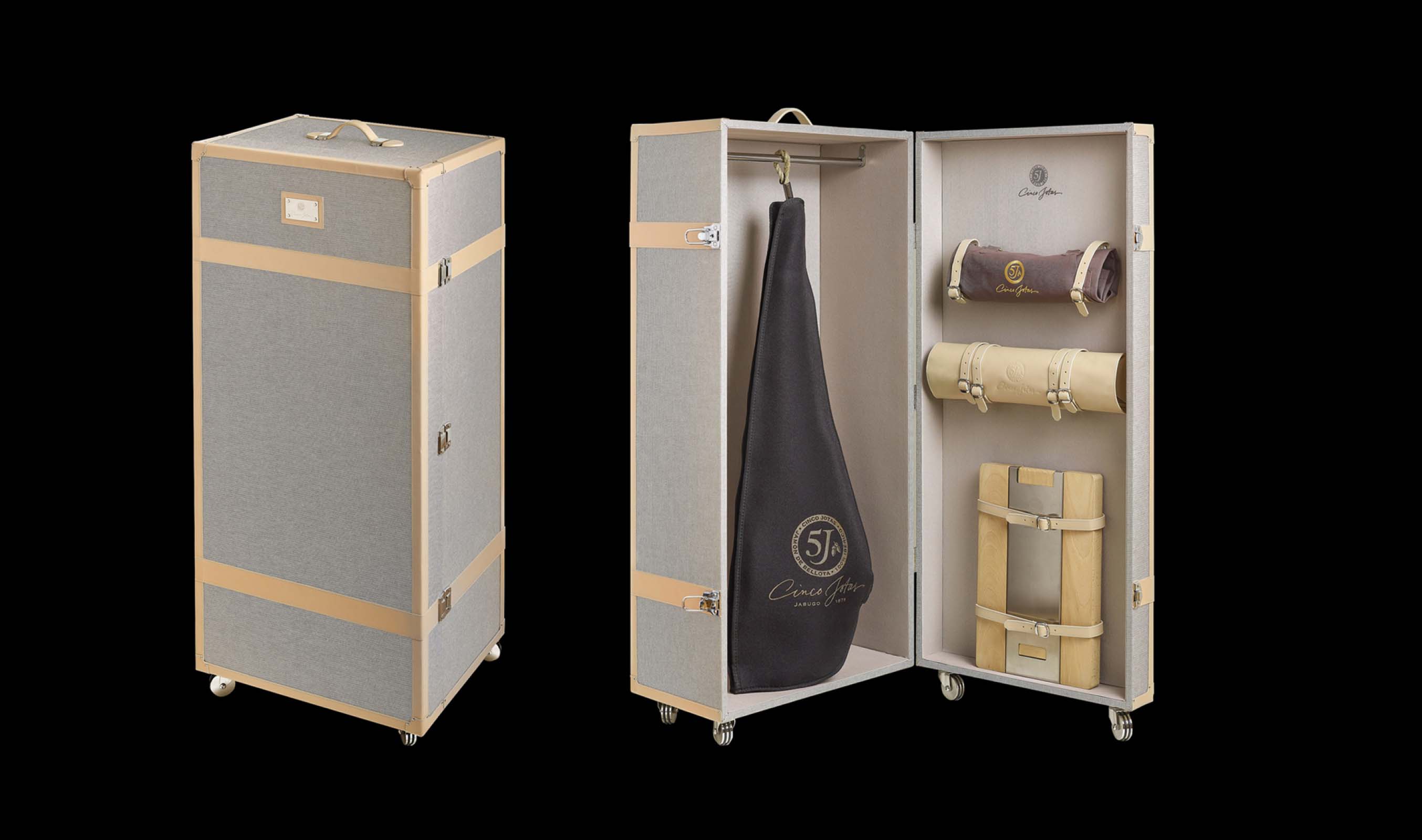Cinco Jotas is a legendary brand with more than 130 years of experience preserving the purity and authenticity of the world’s best 100% Iberian pork products in a tribute to craftsmanship, flavour and tradition.