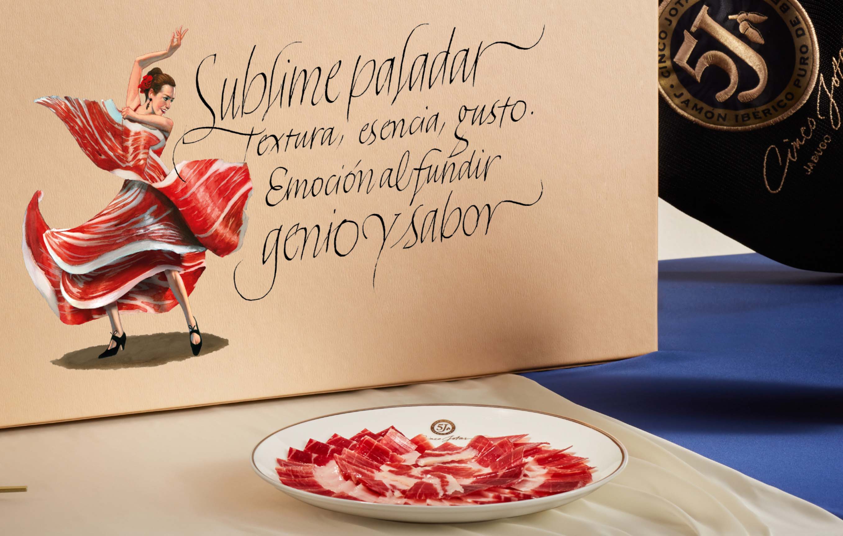 Cinco Jotas es una marca legendaria con más de 130 años de experiencia, preservando la pureza y autenticidad de los mejores productos del cerdo 100% ibérico del mundo, un homenaje a la artesanía, el sabor y la tradición.